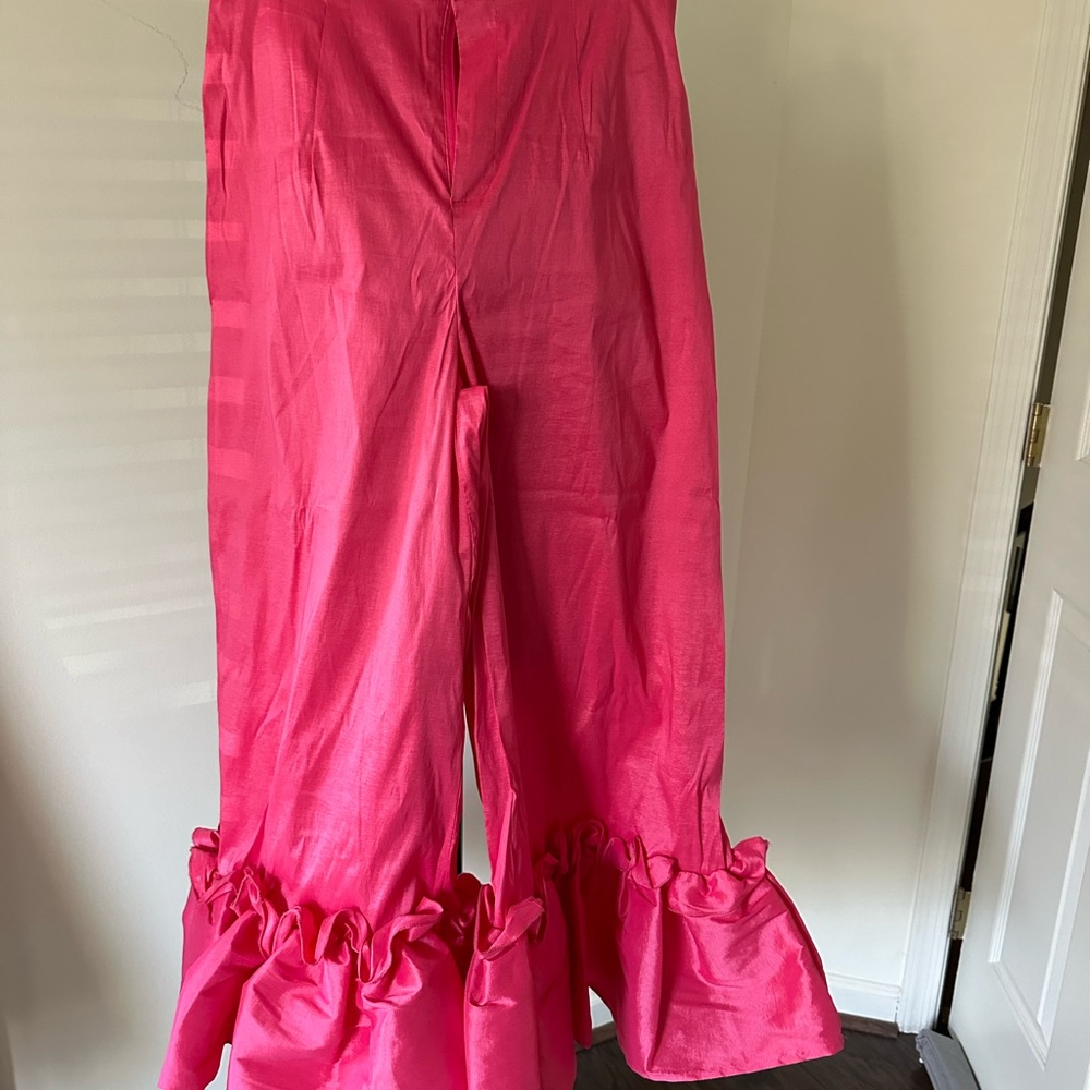 Fashion sexy pants with ruffled bottom, stretchy with back elastic